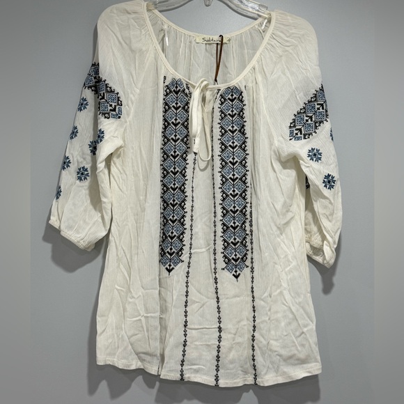 Solitaire Women’s cream Blue tonic tops with embroidered Size L 100% Rayon - Picture 2 of 6